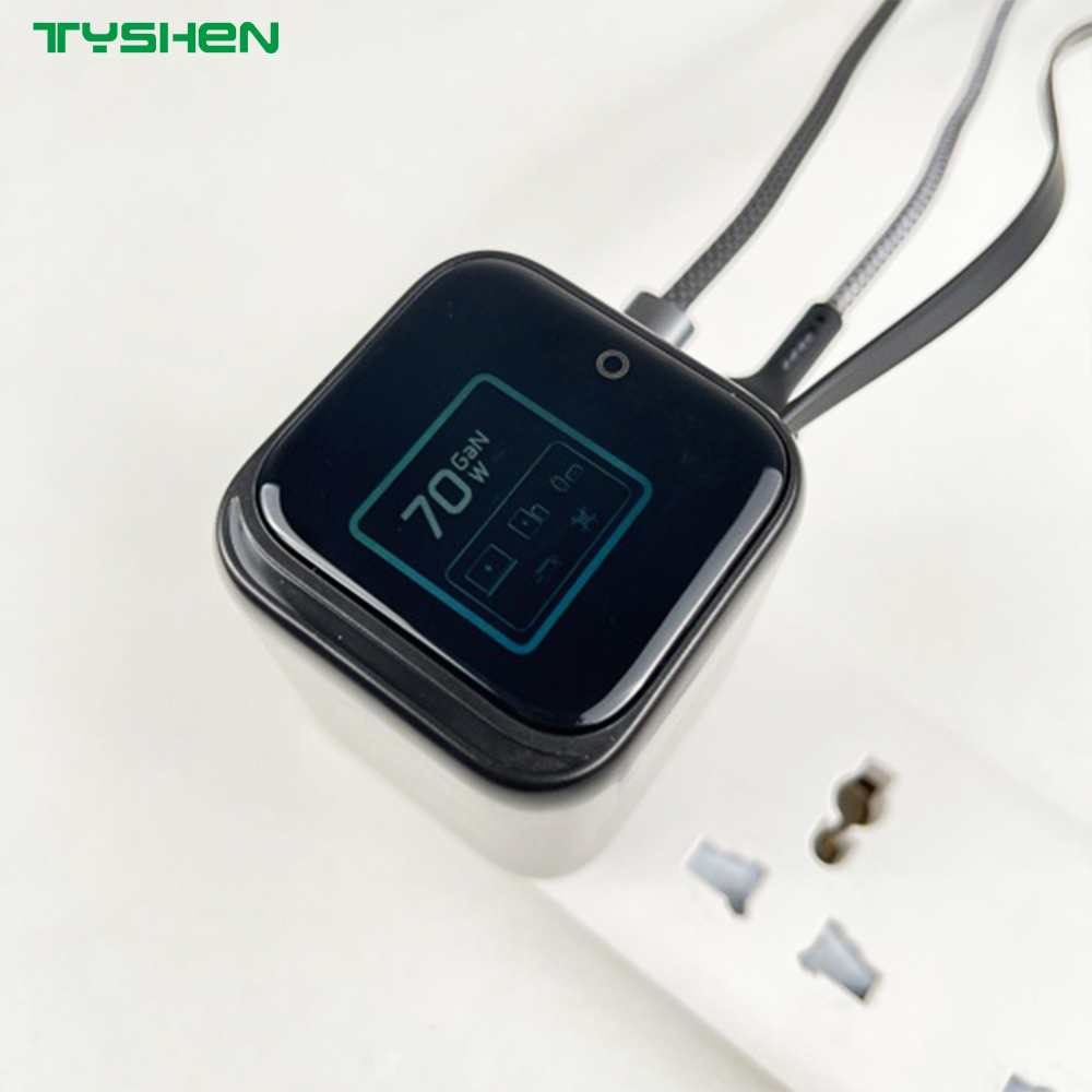 Changeable Plug 70W Display Charger with Retractable Cable GaN Phone Charger