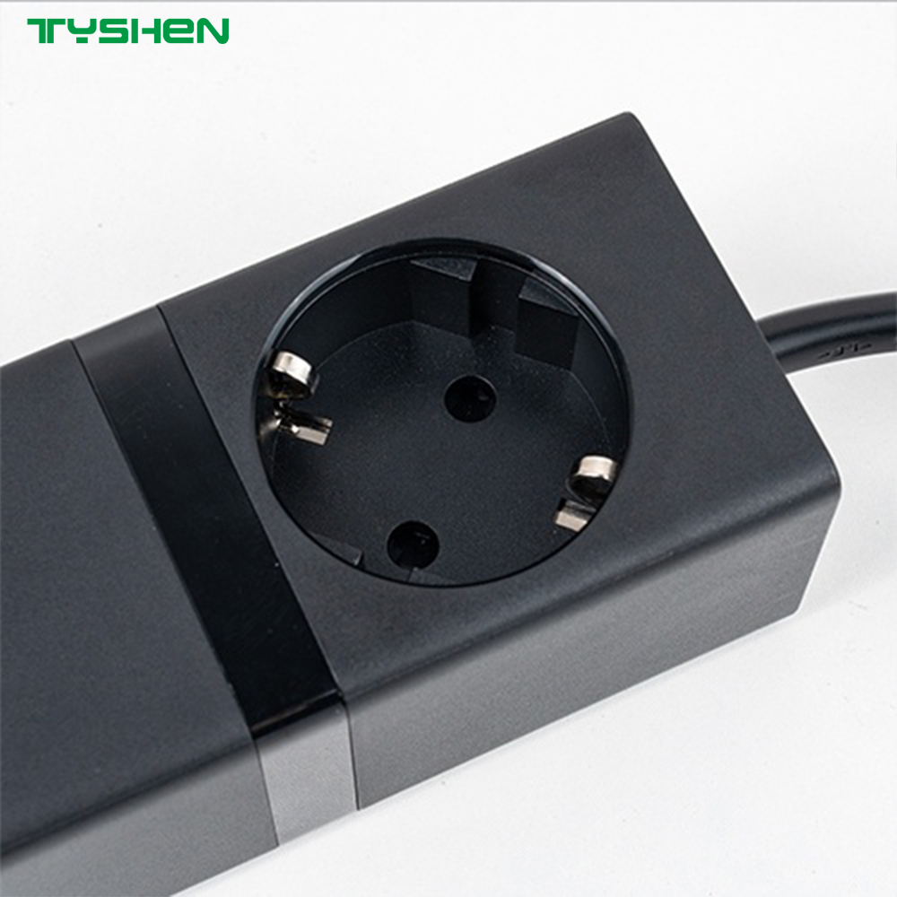 65W Charger 2C2A Multi-Port Charger with AC Socket EU/US/UK Plug OEM Manufacturer