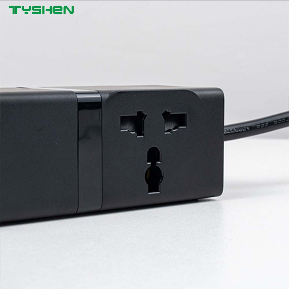 65W Charger 2C2A Multi-Port Charger with AC Socket EU/US/UK Plug OEM Manufacturer