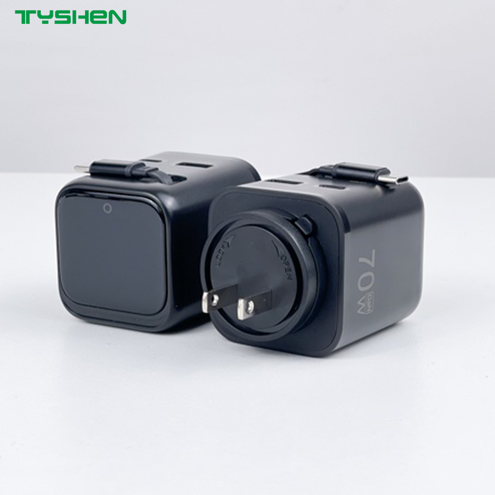 Changeable Plug 70W Display Charger with Retractable Cable GaN Phone Charger